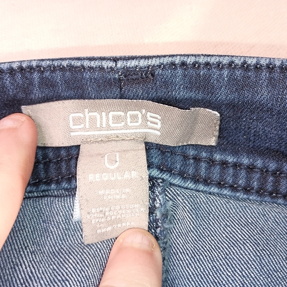 Classic CHICOS Blue Women's Jeans (#495) - Picture 4 of 4